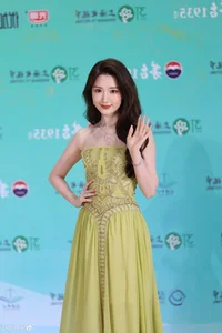 Yang Mi vs Yang Zi: Stunning Red Carpet Fashion Showdown - image 11