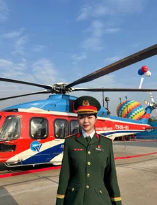 The Viral Female Military Medic Captivating Social Media With Her Incredible Natural Beauty and Professionalism - image 2