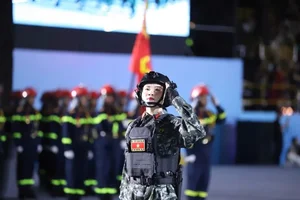 The Viral Female Military Medic Captivating Social Media With Her Incredible Natural Beauty and Professionalism - image 3