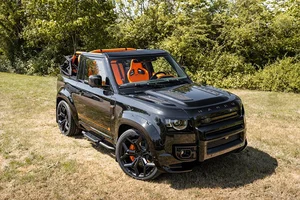 Land Rover Defender Sport Set to Rival New Baby Mercedes G-Class - image 4