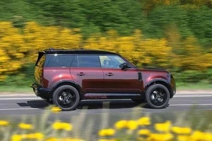 Land Rover Defender Sport Set to Rival New Baby Mercedes G-Class - image 2