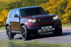 Land Rover Defender Sport Set to Rival New Baby Mercedes G-Class - image 0