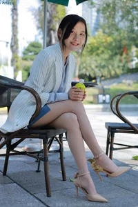 IESS Wanping Blue Goddess: A Masterpiece of Contemporary Fashion Photography and Elegant Styling - image 3