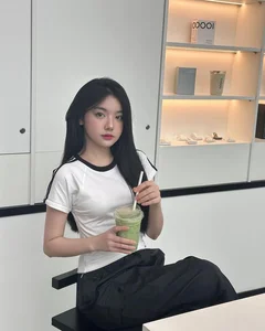 Beauty and Brains: The Angelic Mukbang Star with Academic Excellence - image 5