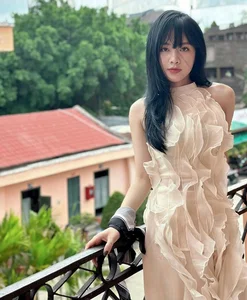 Vietnamese Hot Girl Teacher and Former Footballer's Partner Shares Charming Daily Life - image 3