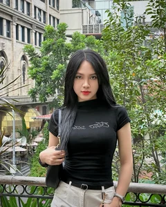 Vietnamese Hot Girl Teacher and Former Footballer's Partner Shares Charming Daily Life - image 1