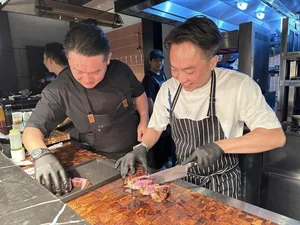Businessman Cuong Do La Shows Off Culinary Skills as Wife Dam Thu Trang Reacts - image 9