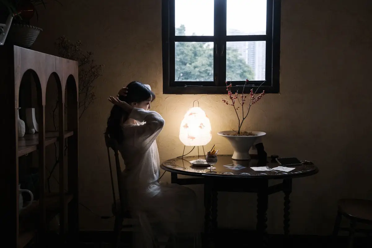 YiTuYu Vol.8549: Leng Ku Wang Ye's Dreamy Elegance in a White Sweater