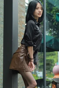 IESS Xiao Liu Black Silk Polaris: Exploring Dark Aesthetics and Sleek Professional Fashion Photography - image 13