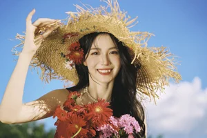 YiTuYu Art Language Vol.10334 Featuring Yao Xiao Xiao Cola: An Exquisite 15-Photo Artistic Series - image 0