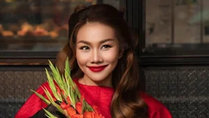 Vietnamese Celebrities Shine in Traditional Ao Dai for Tet Celebrations - image 9