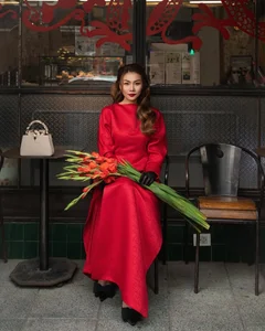 Vietnamese Celebrities Shine in Traditional Ao Dai for Tet Celebrations - image 0