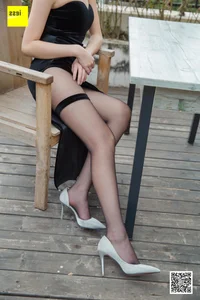 Festive Beauty: IESS Model Yun Zhi's Online New Year Greeting - image 45