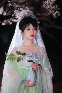 YiTuYu Vol.8718: Zhou Zhou AY - Ethereal Hanfu Beauty Amidst Enchanting Night Blossoms - image 3