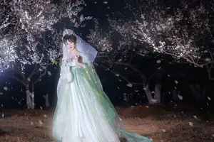 YiTuYu Vol.8718: Zhou Zhou AY - Ethereal Hanfu Beauty Amidst Enchanting Night Blossoms - image 22
