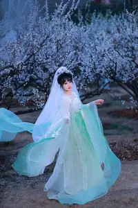 YiTuYu Vol.8718: Zhou Zhou AY - Ethereal Hanfu Beauty Amidst Enchanting Night Blossoms - image 21