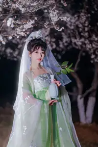 YiTuYu Vol.8718: Zhou Zhou AY - Ethereal Hanfu Beauty Amidst Enchanting Night Blossoms - image 9