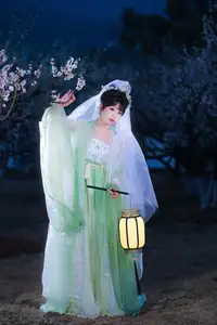 YiTuYu Vol.8718: Zhou Zhou AY - Ethereal Hanfu Beauty Amidst Enchanting Night Blossoms - image 2