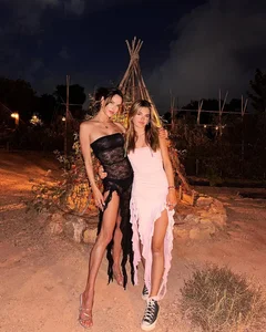 Meet Anja Louise Ambrosio Mazur: The Stunning 16-Year-Old Daughter of Supermodel Alessandra Ambrosio - image 10
