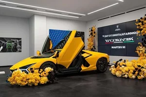 Lamborghini Revuelto: The Revolutionary V12 Plug-In Hybrid Supercar Redefining Italian Luxury and High-Performance Engineering - image 9