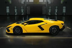 Lamborghini Revuelto: The Revolutionary V12 Plug-In Hybrid Supercar Redefining Italian Luxury and High-Performance Engineering - image 5