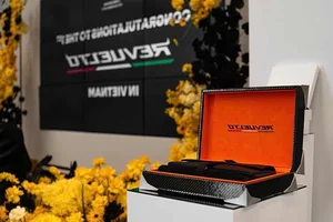 Lamborghini Revuelto: The Revolutionary V12 Plug-In Hybrid Supercar Redefining Italian Luxury and High-Performance Engineering - image 2