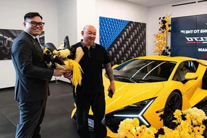 Lamborghini Revuelto: The Revolutionary V12 Plug-In Hybrid Supercar Redefining Italian Luxury and High-Performance Engineering - image 10
