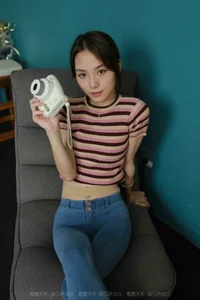 Xiaoliu Showcases Urban Chic in IESS Jeans and Silk Collection - image 18