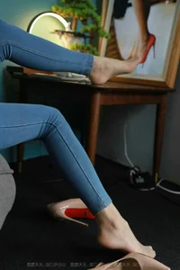 Xiaoliu Showcases Urban Chic in IESS Jeans and Silk Collection - image 54