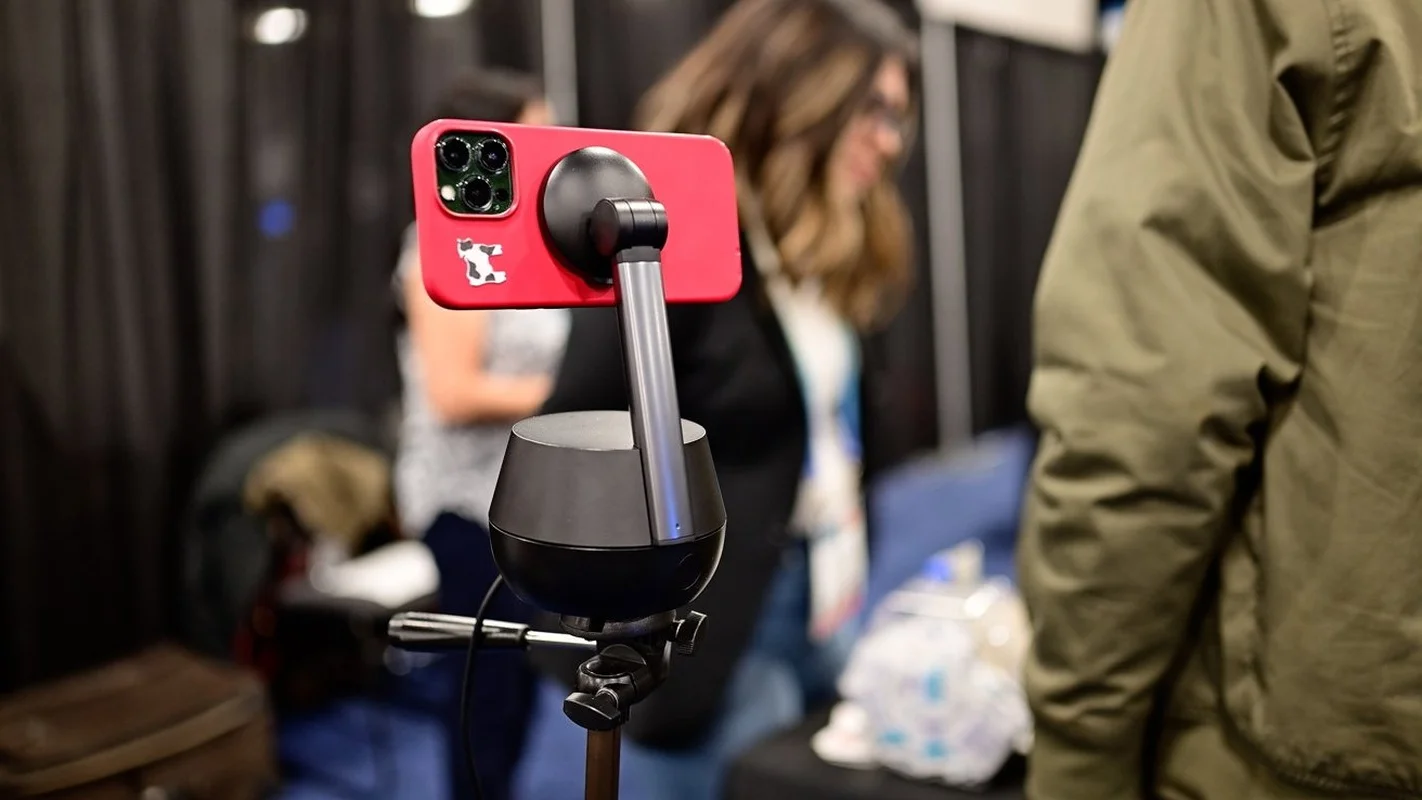 12 Mind-Blowing Features of the World Smartest Smartphone Stand