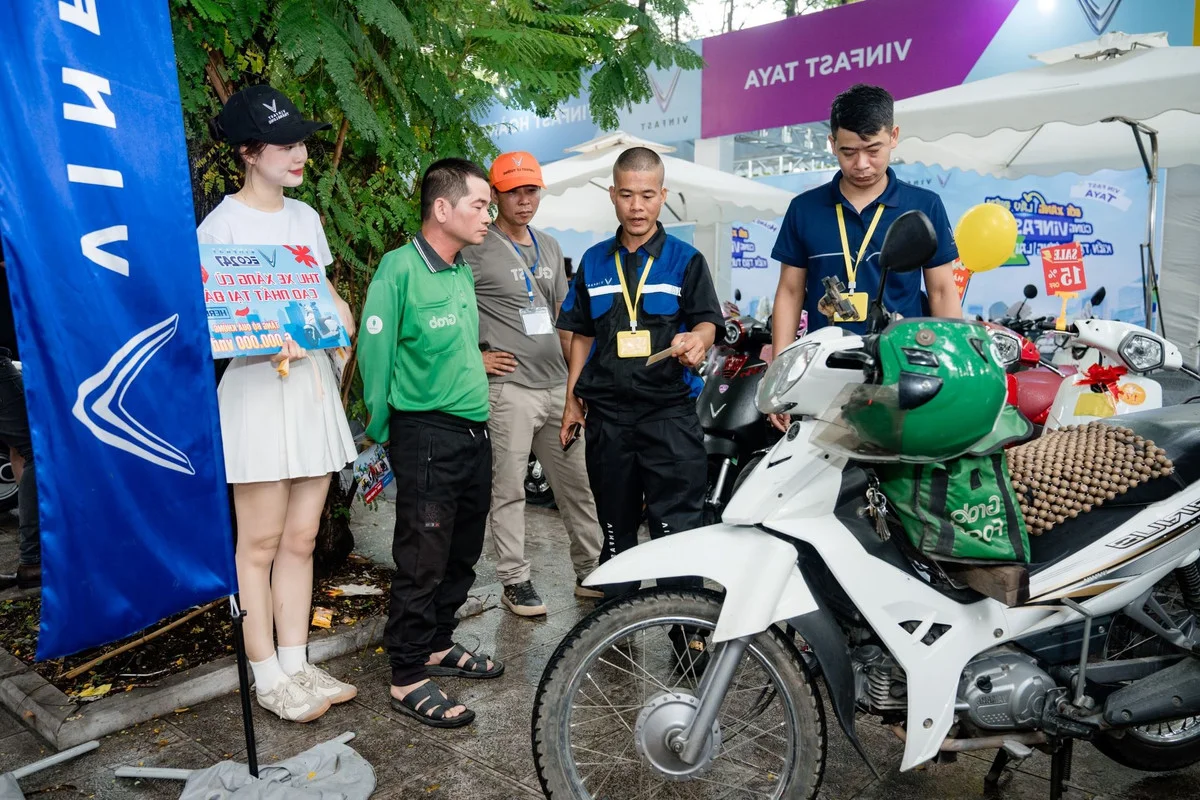 Switching to Electric: Why Everyone is Trading Gas Bikes for E-Scooters