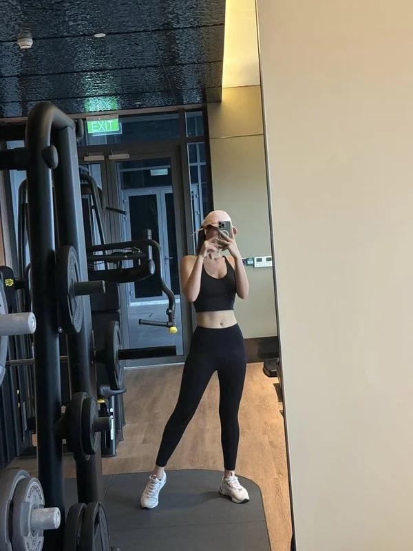 Miss Vietnam Thanh Thuy Stuns Fans with Incredible Physique and Elegant Fashion Sense