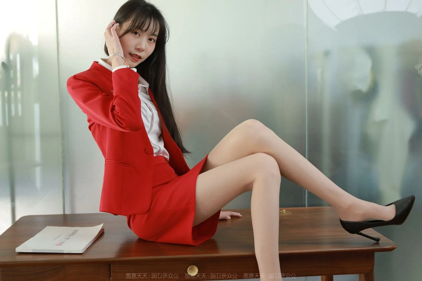 IESS Tuan Tuan Red Dress Office Lady Series - Elegant Long Legs Fashion Photography