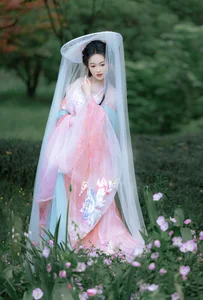 Exploring Elegance: YiTuYu Art Language Vol.8144 featuring Yuan Yuan - image 2