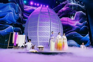 The Story of Vietnamese Silk: Beauty Queens Honor Traditional Weaving in New Gallery - image 10