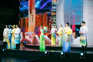 The Story of Vietnamese Silk: Beauty Queens Honor Traditional Weaving in New Gallery - image 7