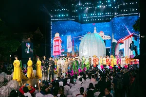 The Story of Vietnamese Silk: Beauty Queens Honor Traditional Weaving in New Gallery - image 2