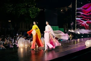 The Story of Vietnamese Silk: Beauty Queens Honor Traditional Weaving in New Gallery - image 0