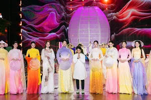 The Story of Vietnamese Silk: Beauty Queens Honor Traditional Weaving in New Gallery - image 9