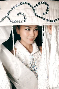 Supermodel Thanh Hang Makes a Grand Return to the Runway Following Her Star-Studded Wedding - image 6