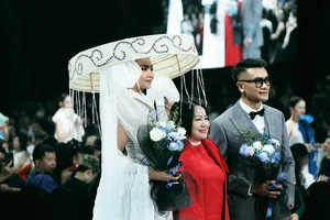 Supermodel Thanh Hang Makes a Grand Return to the Runway Following Her Star-Studded Wedding - image 2