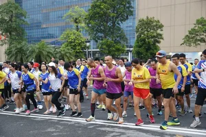 VTV Staff Participate in Running Event for 99th Vietnam Revolutionary Press Day - image 0