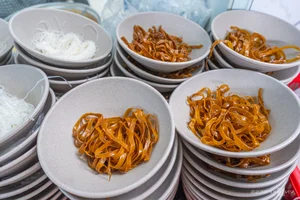 Hanoi's Famous Milk Fish Noodle Soup: Selling 1,000 Bowls Daily - image 6