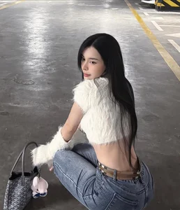 Vietnamese Fitness Model Inspires Thousands with Stunning Tiny Waist Transformation - image 7