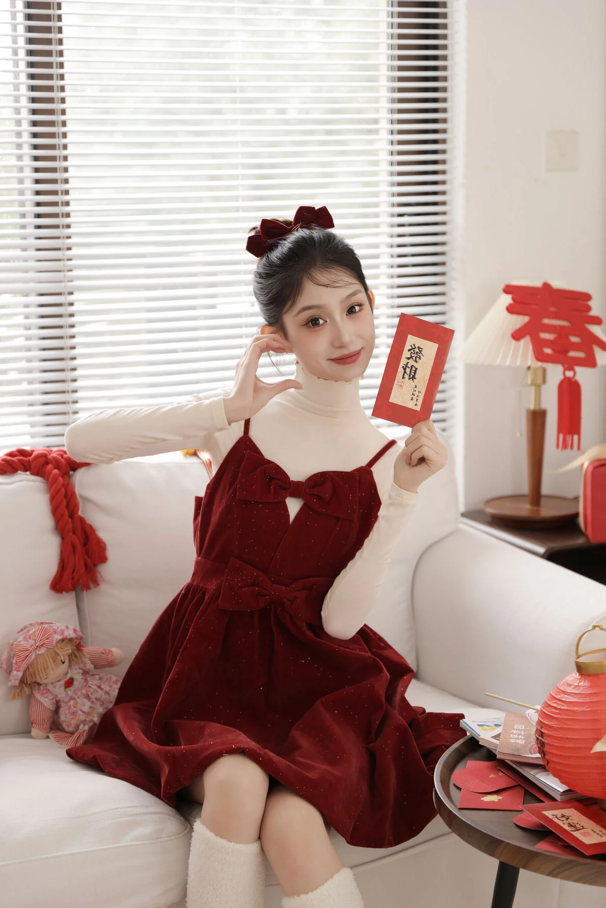 YiTuYu Art Language Vol.6319: Intimate Portraits of Xiao Dou Dou Yao Bao Fu in Soft Light