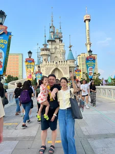 Vietnamese Flight Attendant Shares Cross-Cultural Marriage and Parenting Journey - image 2