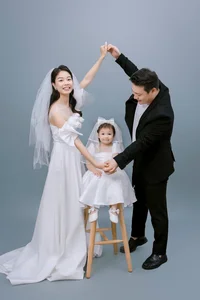 Vietnamese Flight Attendant Shares Cross-Cultural Marriage and Parenting Journey - image 1