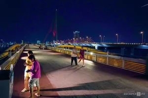 Discovering Da Nang: The Historic Bridge Transformed into a Vibrant Nightly Tourist Gem - image 2