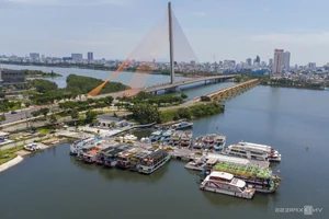 Discovering Da Nang: The Historic Bridge Transformed into a Vibrant Nightly Tourist Gem - image 6
