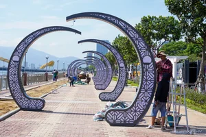Discovering Da Nang: The Historic Bridge Transformed into a Vibrant Nightly Tourist Gem - image 1